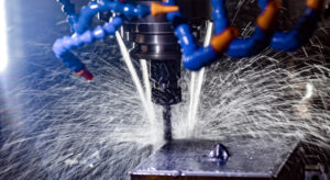 fresatrice cnc opera con scintilla