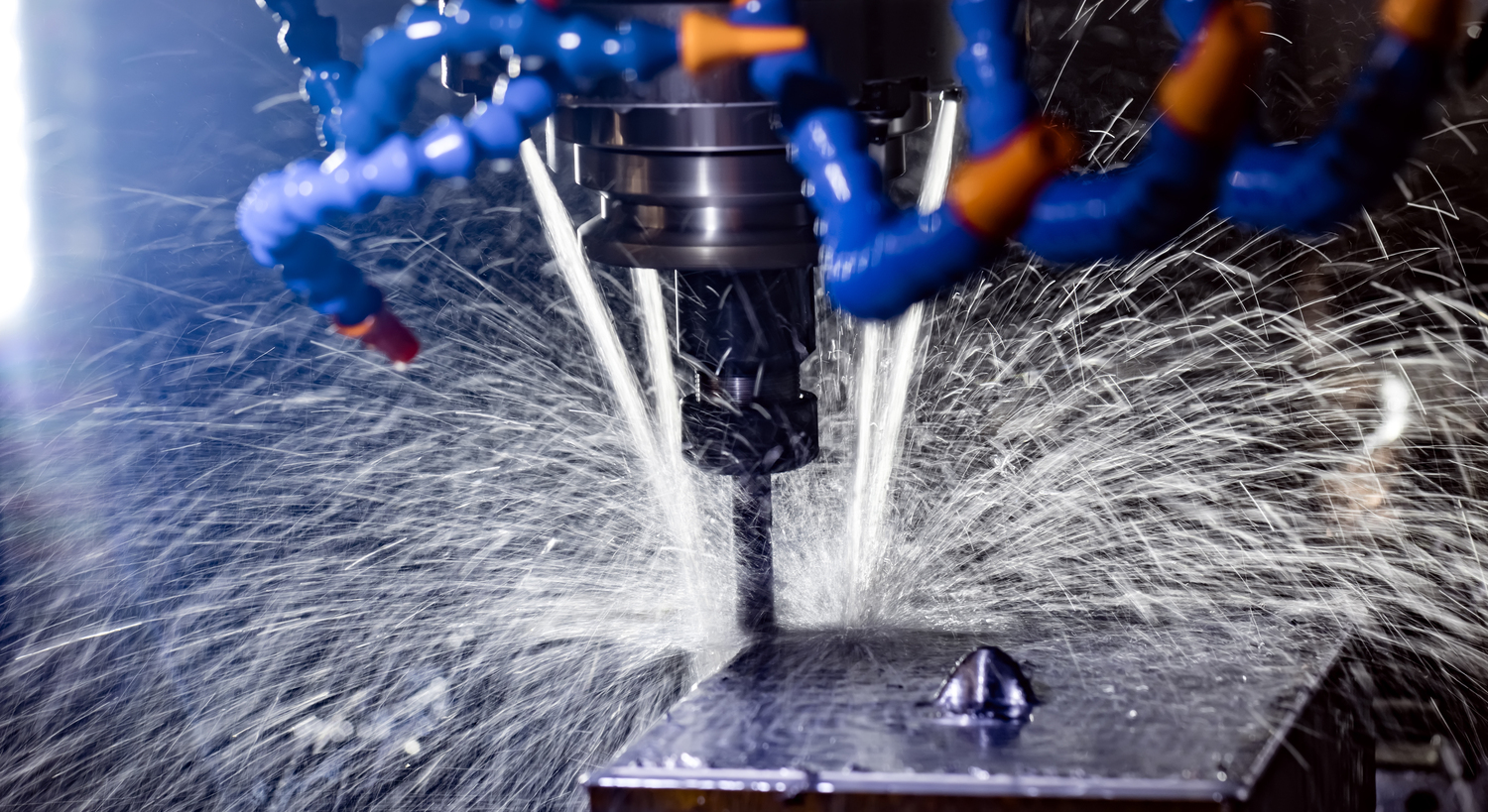 fresatrice cnc opera con scintilla